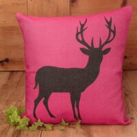 Federa cuscino, testa di cervo, fucsia e nero, stile tirolese country