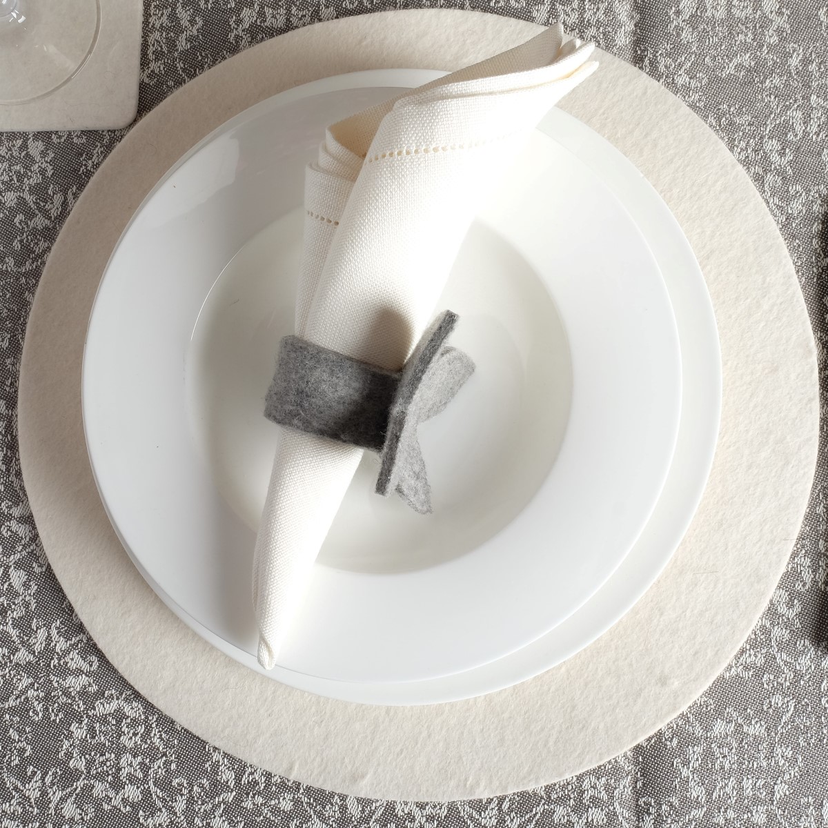 Tovaglia E Tovagliolo In Jacquard Damascato – Grigio Argento, Rettangolare 70x365 Cm – Misto Cotone