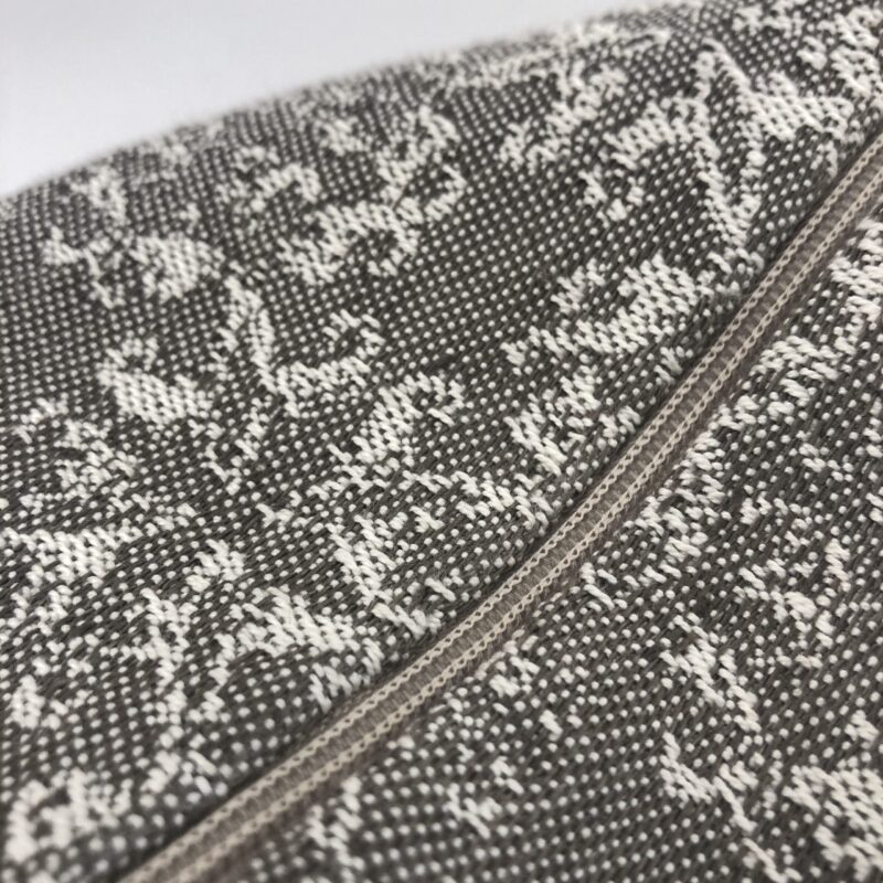 “Ornament”, federa cuscino in misto lino, tessuto jacquard