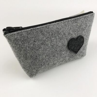 Borsellino in feltro, colore marrone