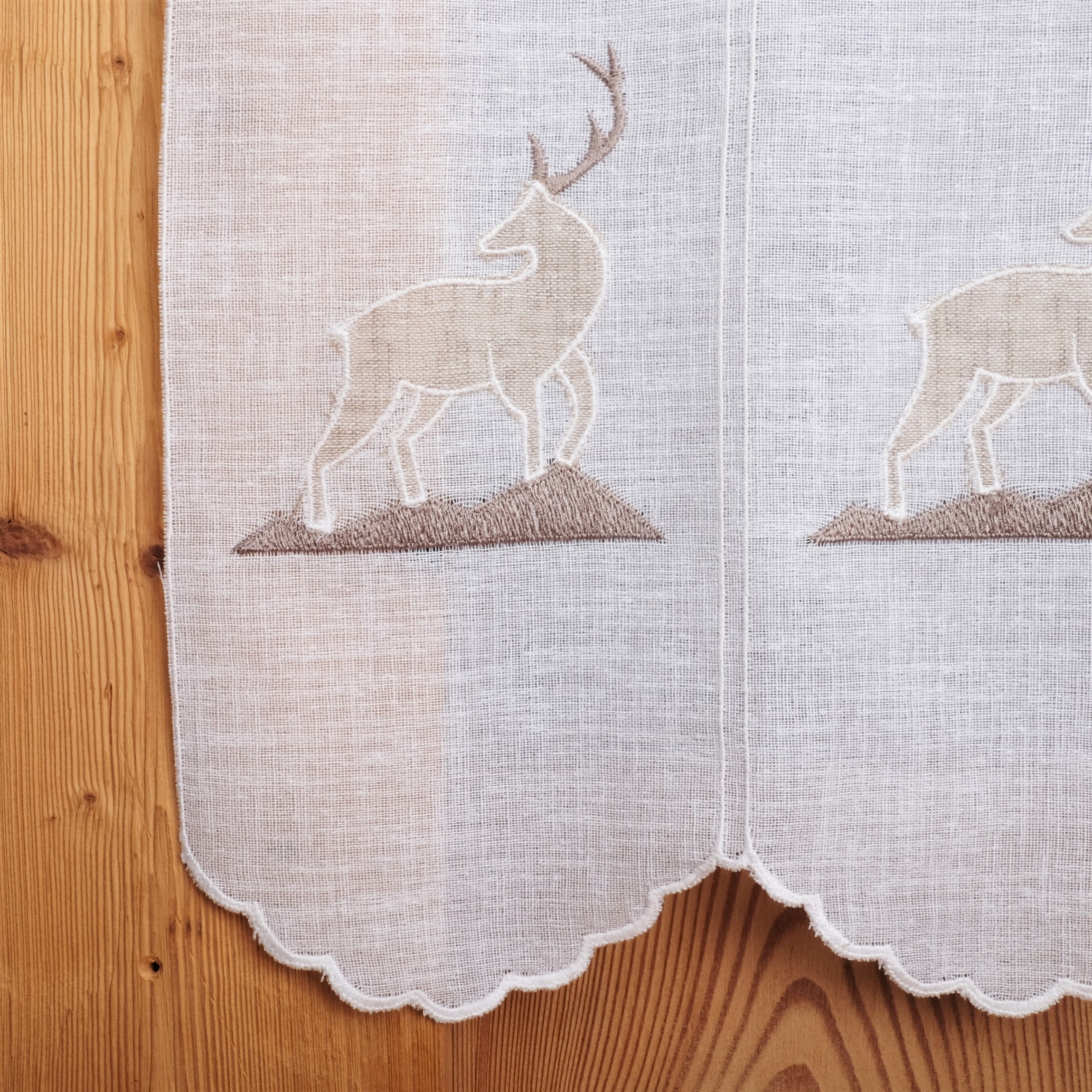 Tenda Oscurante Rustica Con Cervi E Alberi - 2 Pannelli 107x114 Cm - Perfetta Per Soggiorno E Cucina