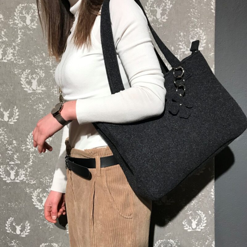 Borsa donna a spalla tracolla in feltro in stile tirolese chic, montagna – Qualità artigianale combinato con design moderno, “Marghy”, colore beige