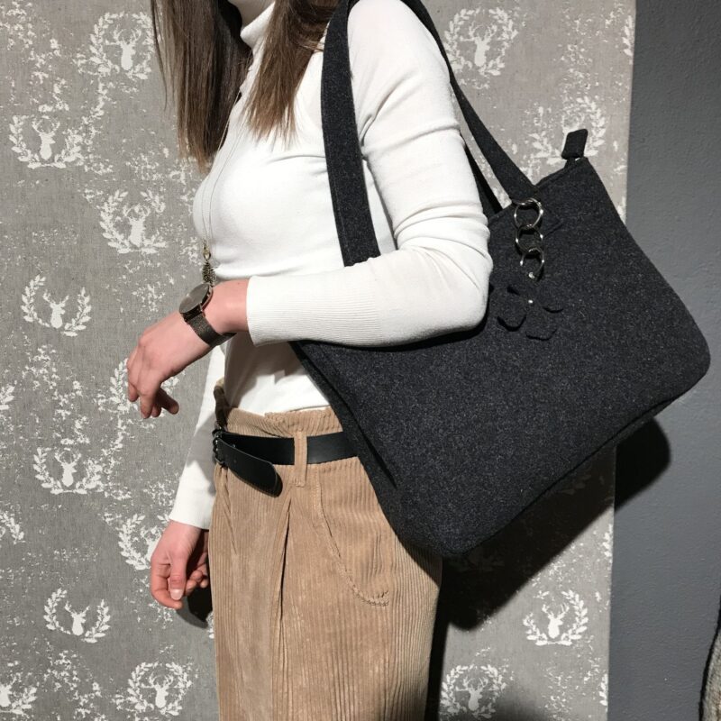 Borsa donna a spalla tracolla in feltro in stile tirolese chic, montagna – Qualità artigianale combinato con design moderno, “Marghy”, colore nero