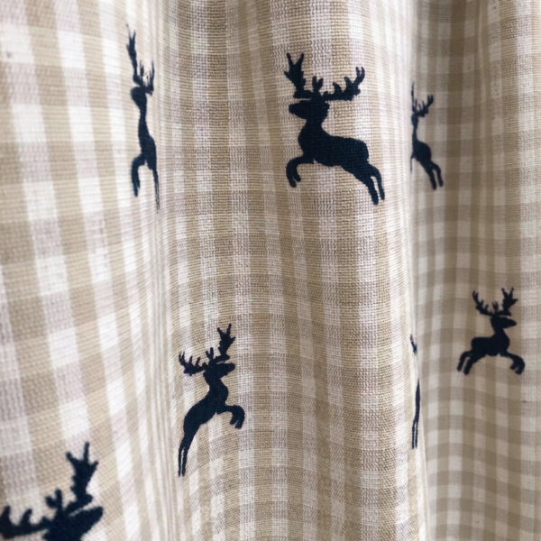 Tenda su misura, cervi e quadretti, stile tirolese montagna, colore nero e verde