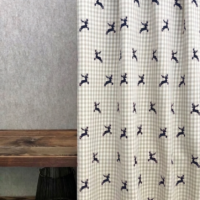 Tenda su misura, cuoricini beige, stile tirolese montagna