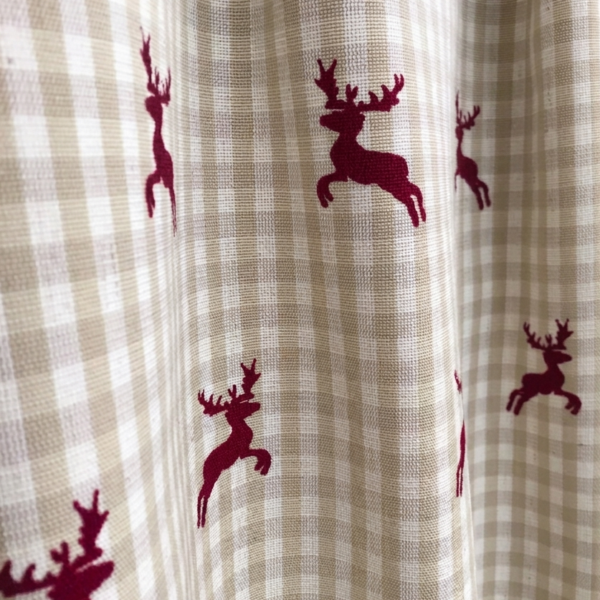 Tenda su misura, cervi rossi e quadretti, stile tirolese montagna