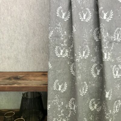 Tende su misura deluxe montagna, fantasia cervi in loden, stile chalet, ignifuga resistente al fuoco, colore grigio “Geierwally”