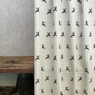 Tenda su misura, cervi rossi e quadretti, stile tirolese montagna
