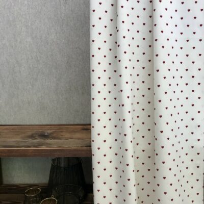 Tenda su misura, cuoricini rosso, stile tirolese montagna