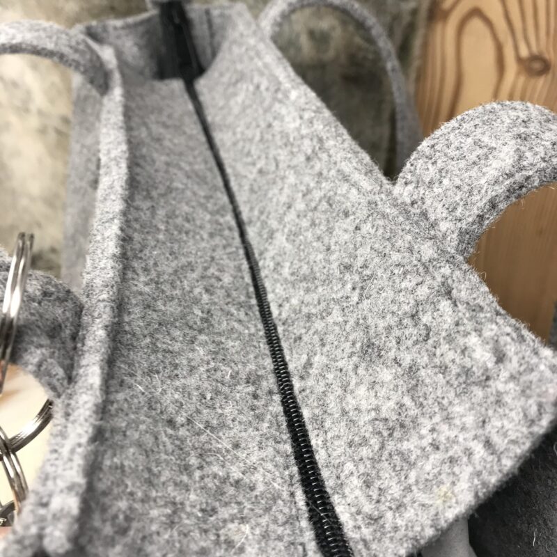 Borsa donna a spalla tracolla in feltro in stile tirolese chic, montagna – Qualità artigianale combinato con design moderno, “Marghy”, colore grigio