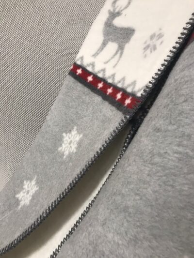 Coperta grigia stelle alpine e bordo cervi, double face, morbida misto cotone