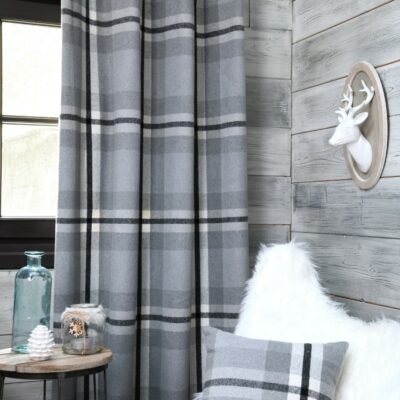 Tenda con montagne confezionata, in simil- lana con occhielli, rosso bordeaux CHARVIN 135×260