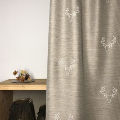 Tenda leggera trasparente con stelle alpine confezionata su misura, stile chalet montagna alpino, CADORE