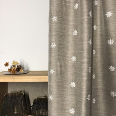 Tenda confezionata su misura in lana con cervi ricamati, stile tirolese chalet di montagna, tortora, LAGAZUOI