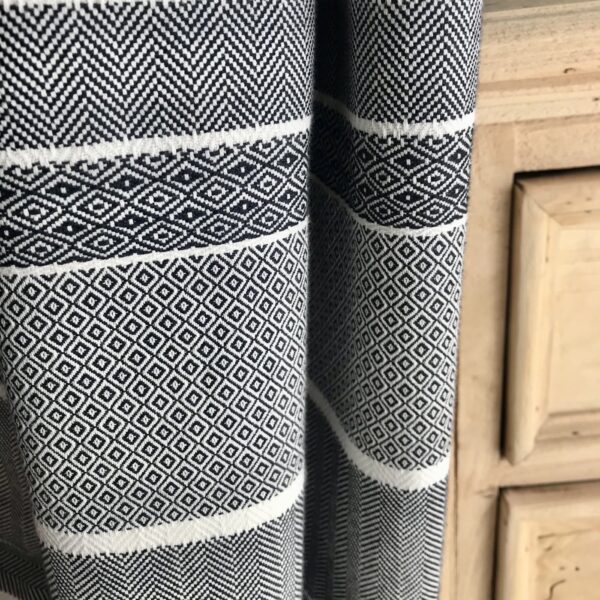 Tende Tendaggi su misura, rigato geometrico, stile montagna chalet, 100% cotone, fantasia jacquard, “striades”