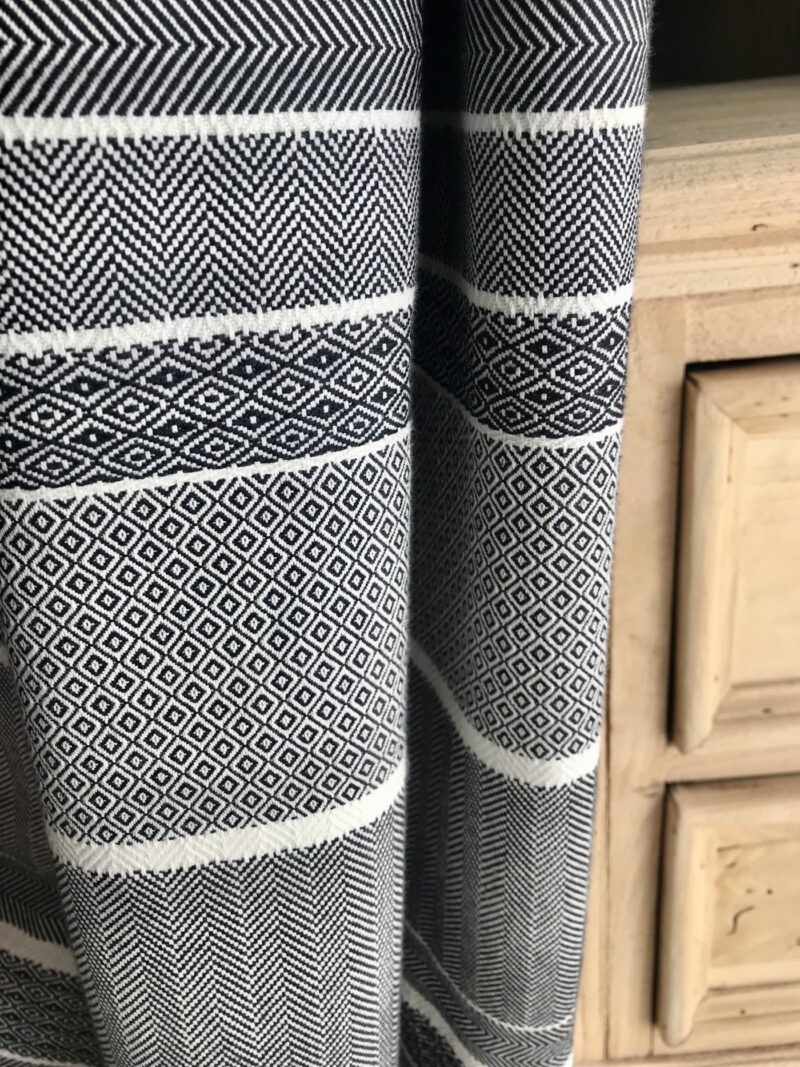 Tende Tendaggi su misura, rigato geometrico, stile montagna chalet, 100% cotone, fantasia jacquard, “striades”