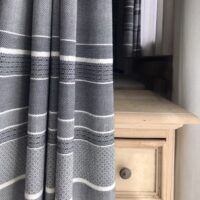 Tenda su misura, oscurante e ignifuga resistente al fuoco, effetto lucido, tinta unita, diversi colori, “cosy”