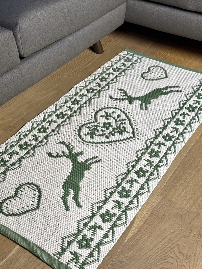 Tappeto Tirolese con CERVI E CUORE, doubleface verde ecrù, 60×120 cm