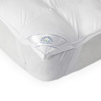 Cuscino in lana con motivo pied de poule e cinturino in pelle, colore tortora