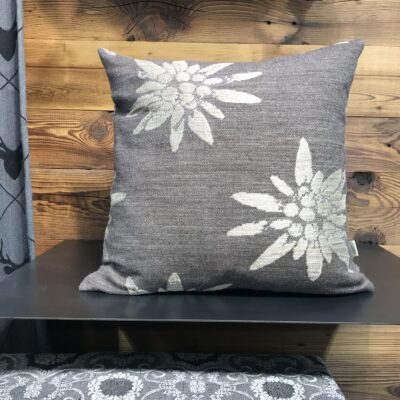 Cuscino Decorativo Edelweiss, Stelle Alpine – Arredo Casa, Stile Alpino Cuscino Decorativo Edelweiss, Stelle Alpine – Arredo Casa, Stile Alpino