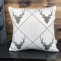 Cuscino in lana con testa di cervo e rombi, stile montagna, TRAMESC, tortora