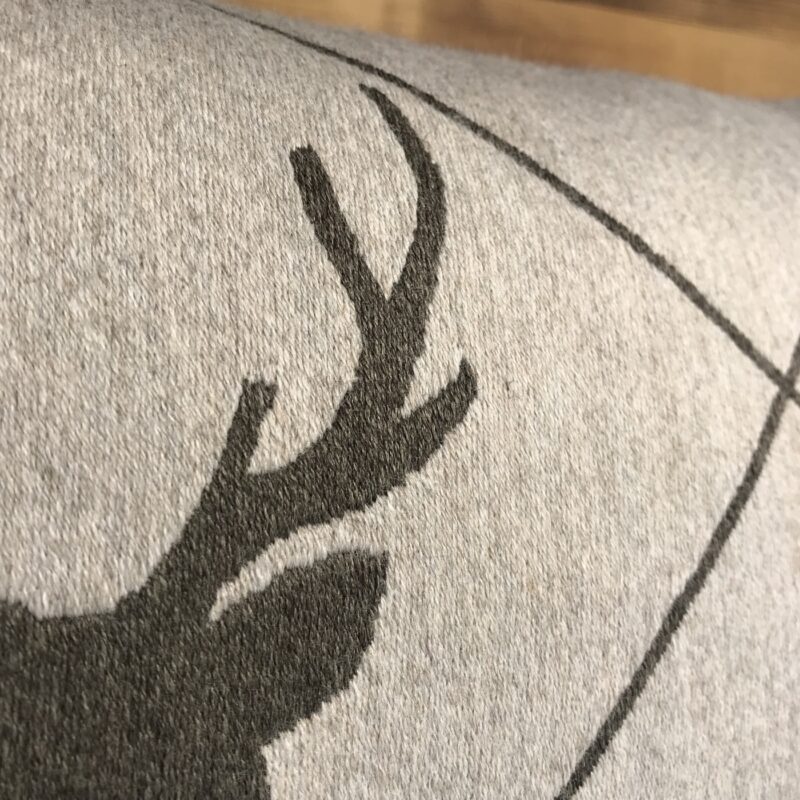 Cuscino in lana con testa di cervo e rombi, stile montagna, TRAMESC, colore beige