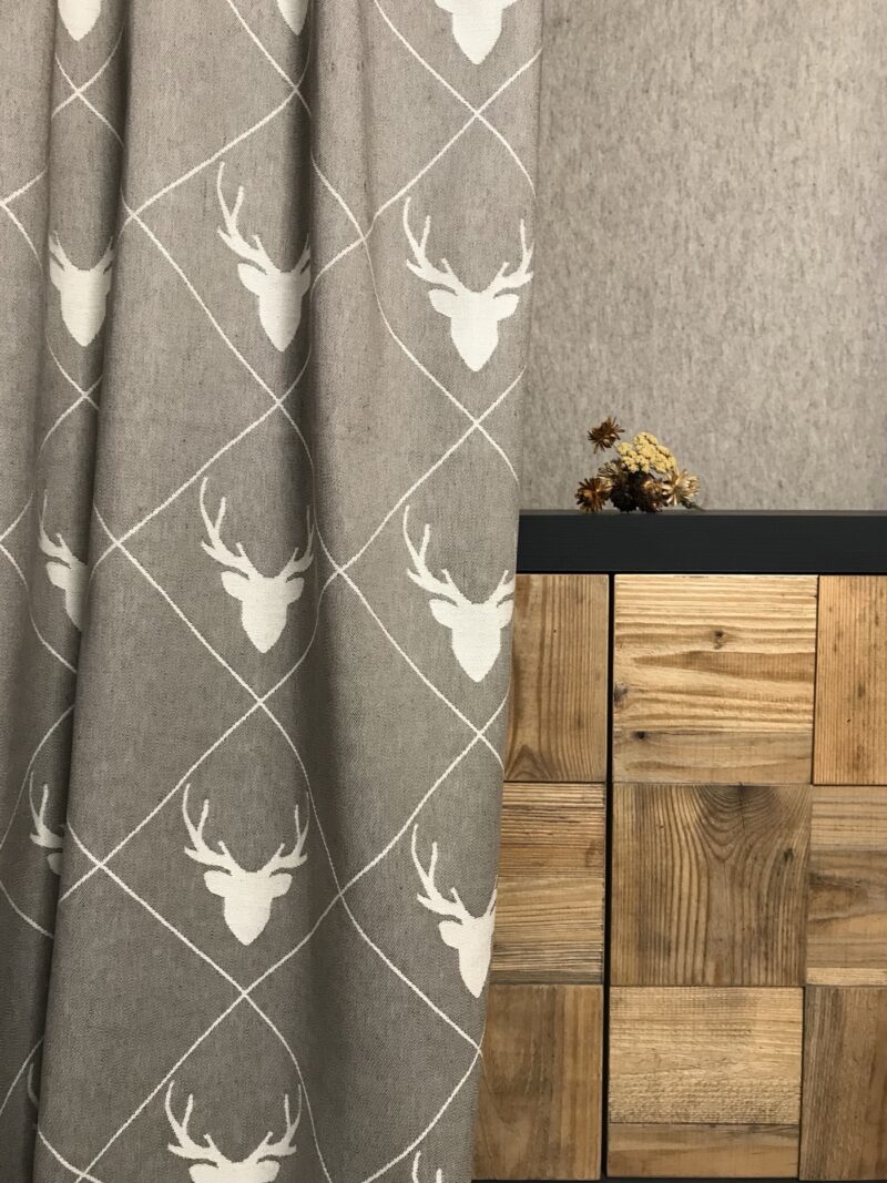 Tenda su misura con cervi e rombi, TRAMESC, stile alpino, antracite