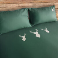 Parure copripiumino satinato ricamo testa di cervo – DEER tortora
