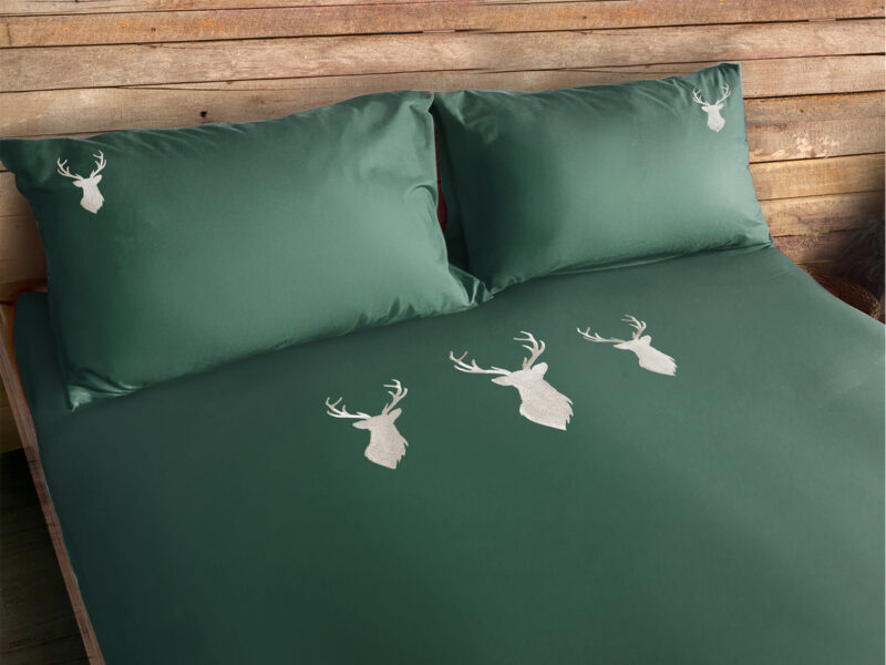 Parure copripiumino satinato ricamo testa di cervo – DEER verde