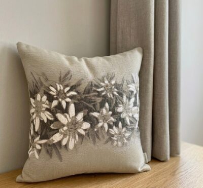 Cuscino con Stelle Alpine Ricamate, montagna, Stile Tirolese e Shabby Chic
