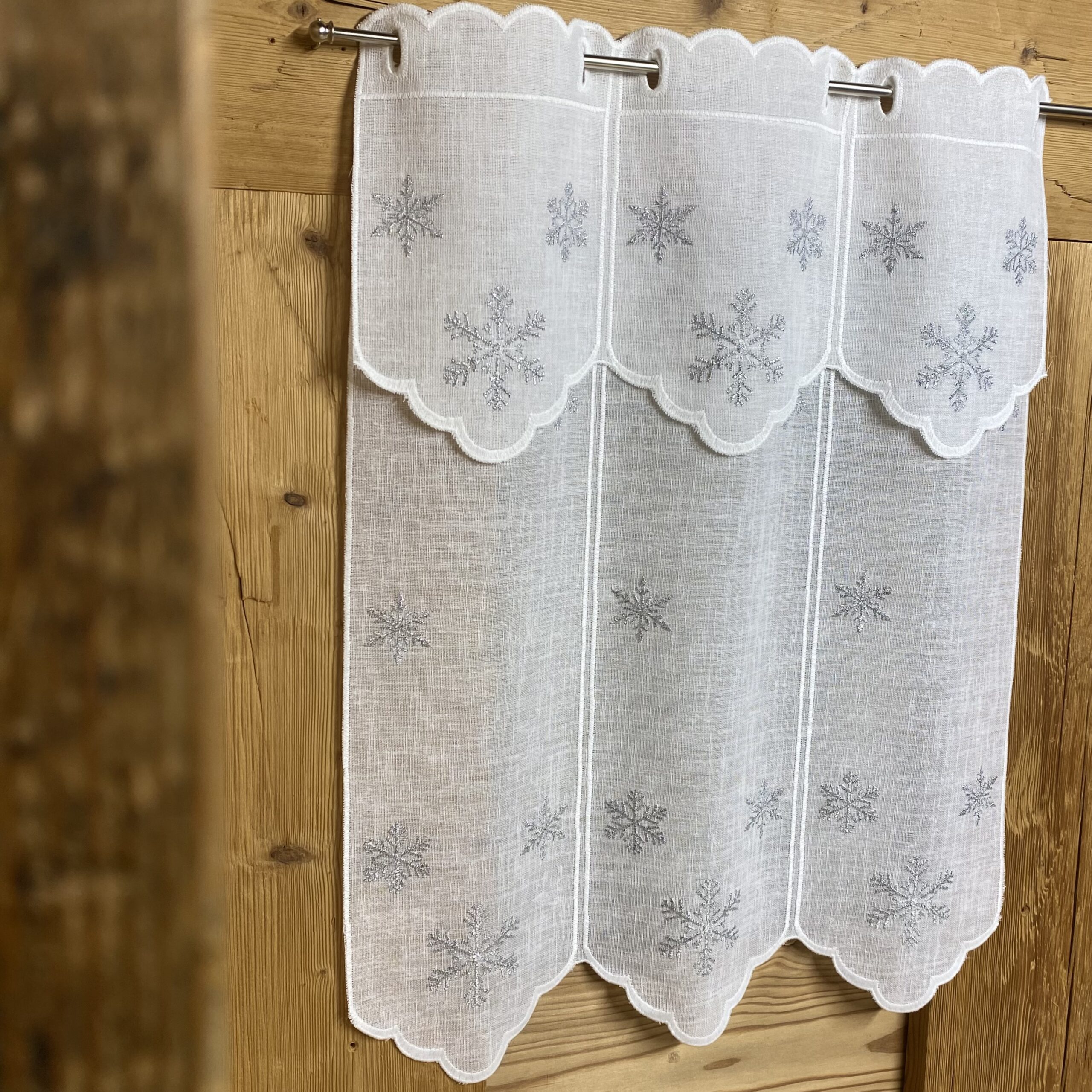 Tenda per Cucina o Salotto, Ricamata con Z-Cristalli Argento Tenda per Cucina o Salotto, Ricamata con Z-Cristalli Argento