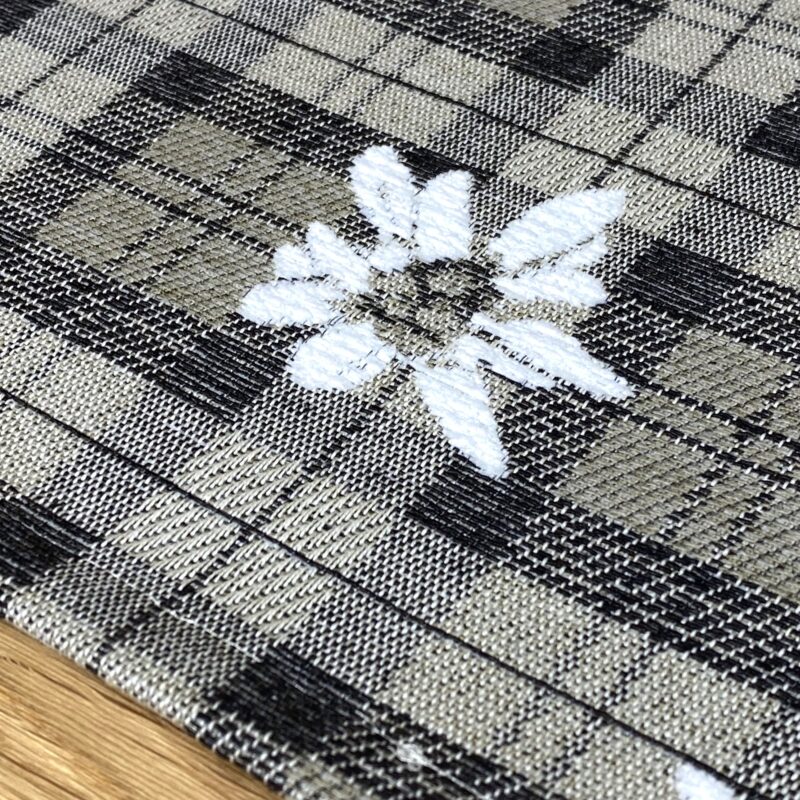 Tovaglietta all’Americana con Stelle Alpine e Fantasia Scozzese, stile Alpino elegante