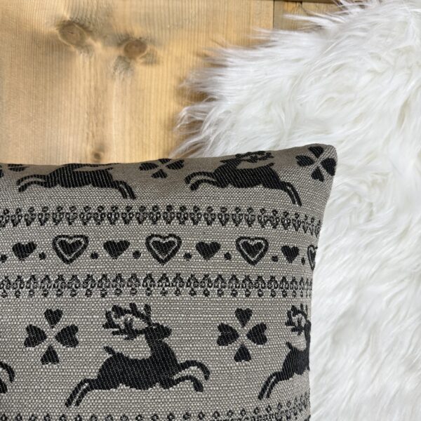 Cuscino con Fantasia Cervi e Montagna, Stile Rustico Tirolese 44×44 cm