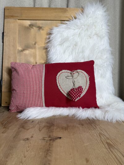 Cuscino Cuore Tirolese Rosso con Quadretti, Stile Chalet Alpino, 30×50 cm