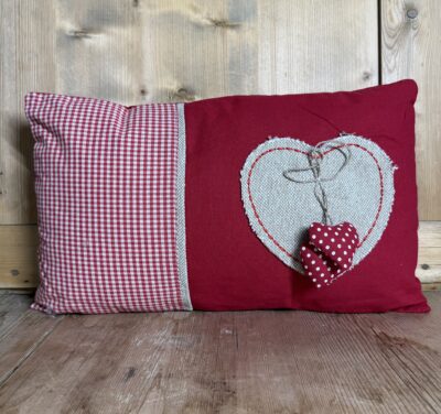 Cuscino Cuore Tirolese Rosso con Quadretti, Stile Chalet Alpino, 30×50 cm