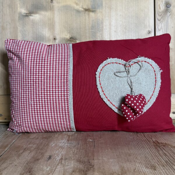 Cuscino Cuore Tirolese Rosso con Quadretti, Stile Chalet Alpino, 30×50 cm