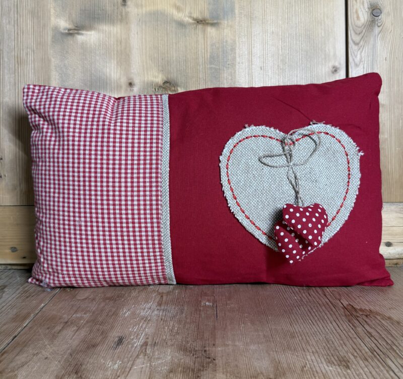 Cuscino Cuore Tirolese Rosso con Quadretti, Stile Chalet Alpino, 30×50 cm