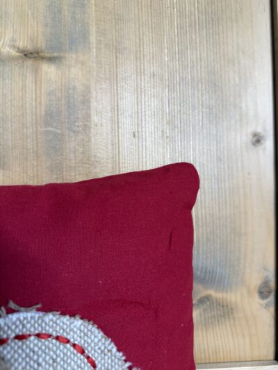 Cuscino Cuore Tirolese Rosso con Quadretti, Stile Chalet Alpino, 30×50 cm