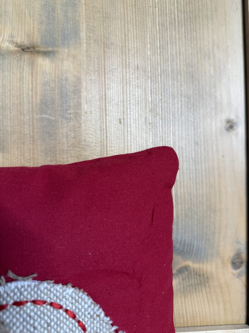 Cuscino Cuore Tirolese Rosso con Quadretti, Stile Chalet Alpino, 30×50 cm