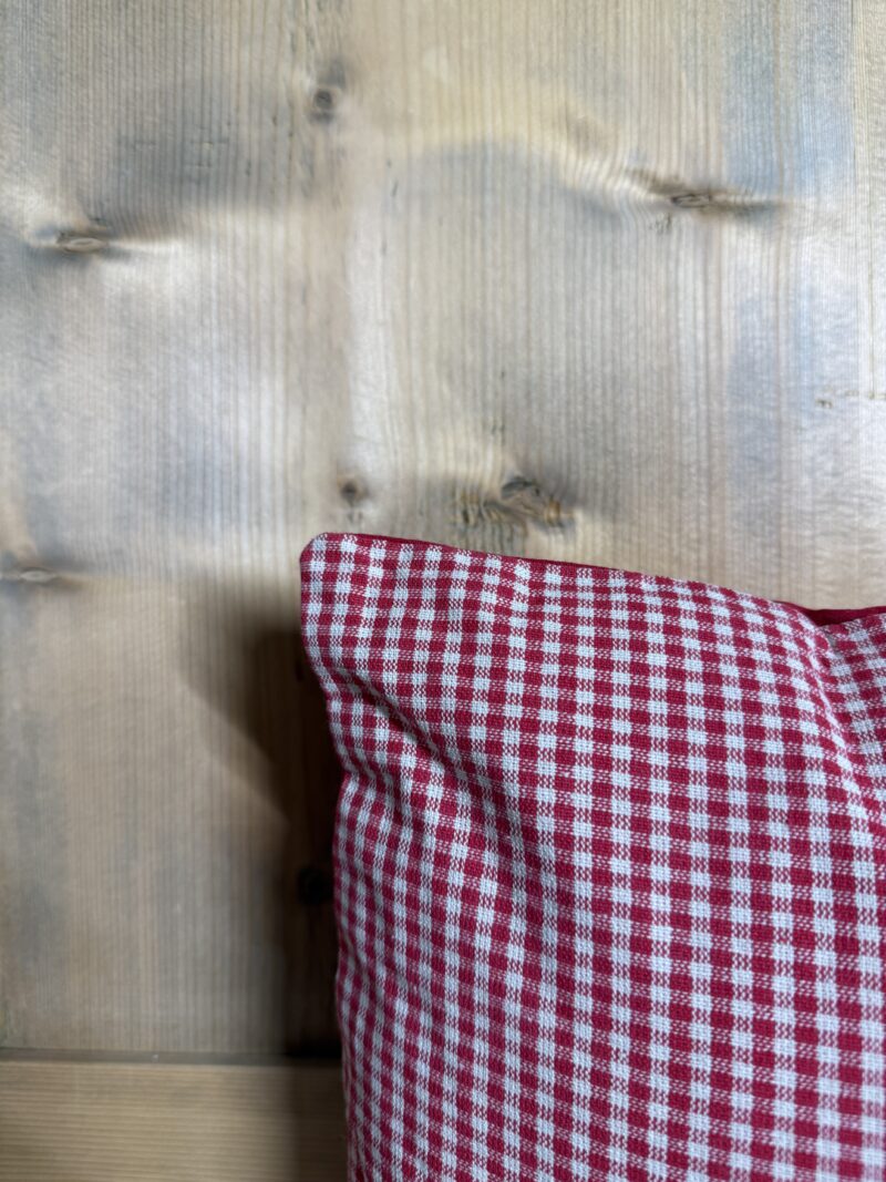 Cuscino Cuore Tirolese Rosso con Quadretti, Stile Chalet Alpino, 30×50 cm