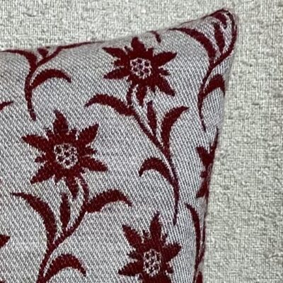 Cuscino Stella Alpina, m 44×44 cm, effetto Lana, sfondo beige e Stelle Alpine Bordeaux