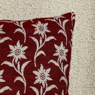 Cuscino Stella Alpina, 44×44 cm, effetto Lana, sfondo Bordeaux e Stelle Alpine Beige