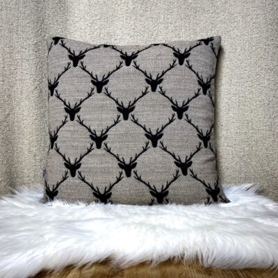 Cuscino Arredo con Motivo Cervo Nero e Beige, 44×44 cm, Arredo Moderno, Stile Chalet