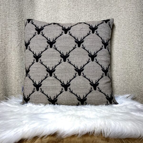 Cuscino Arredo con Motivo Cervo Nero e Beige, 44×44 cm, Arredo Moderno, Stile Chalet