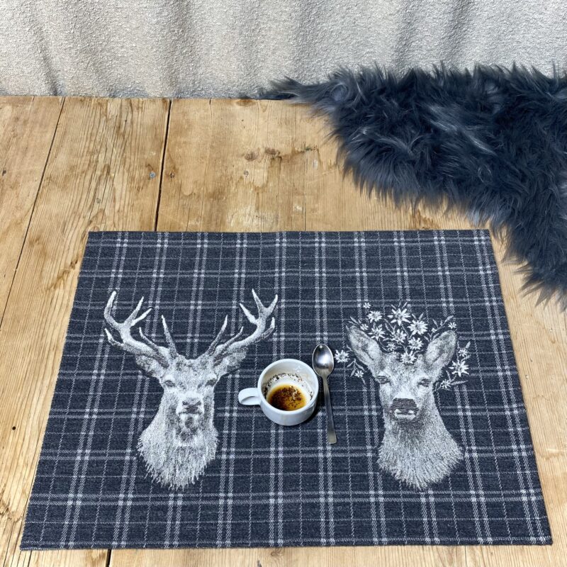 Tovaglietta Americana Fantasia Cervi e Scozzese, Antracite, Design Tirolese Rustico, Decorazione Tavola di Montagna, LUI E LEI