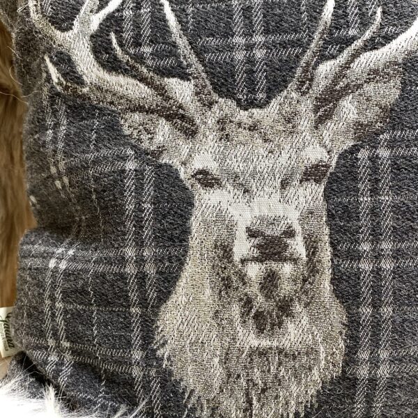Cuscino con Cervi e Scozzese, Antracite, 40x60cm, Design Tirolese Rustico, Decorazione di Montagna, LUI E LEI