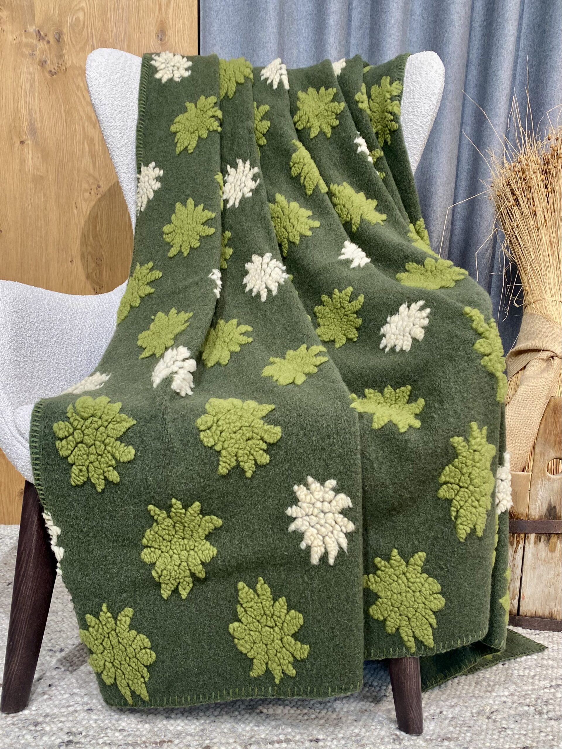 Wolldecke mit Edelweiß-Motiven, im Bergstil, Grün, 150x170 cm • Gaidra